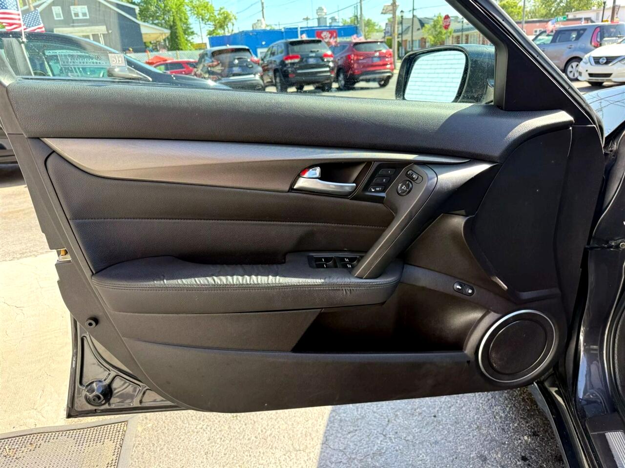Vehicle image 17 of 19
