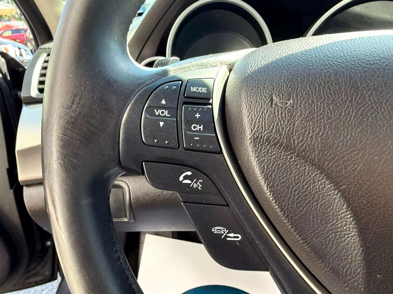 Vehicle image 13 of 19