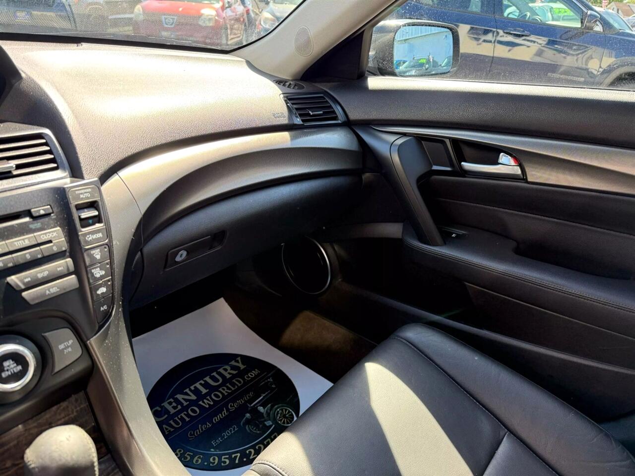 Vehicle image 15 of 19
