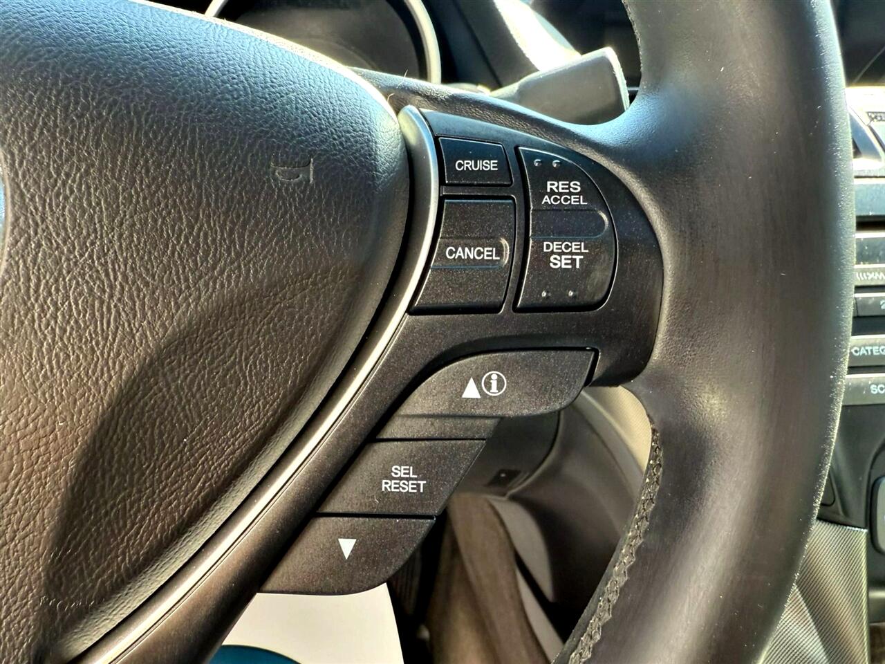 Vehicle image 14 of 19