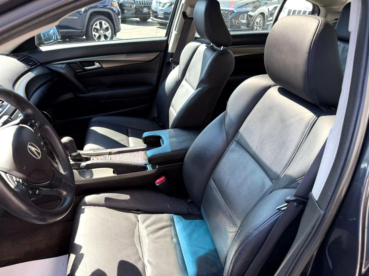 Vehicle image 10 of 19