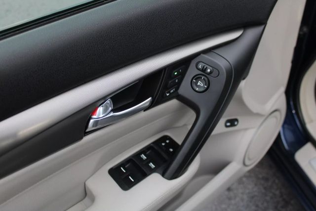 Vehicle image 9 of 36