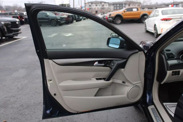 Vehicle image 8 of 36