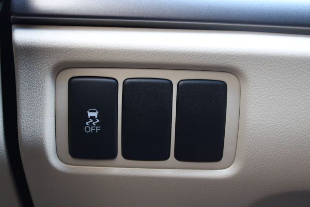 Vehicle image 21 of 37