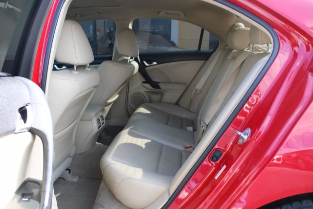 Vehicle image 26 of 37