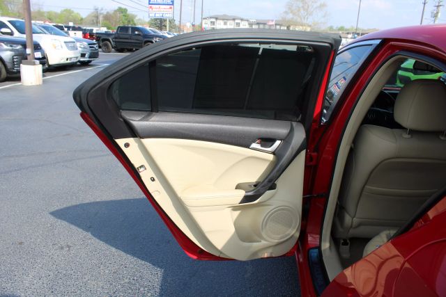 Vehicle image 25 of 37