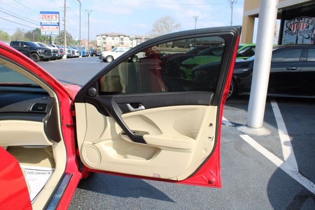 Vehicle image 29 of 37