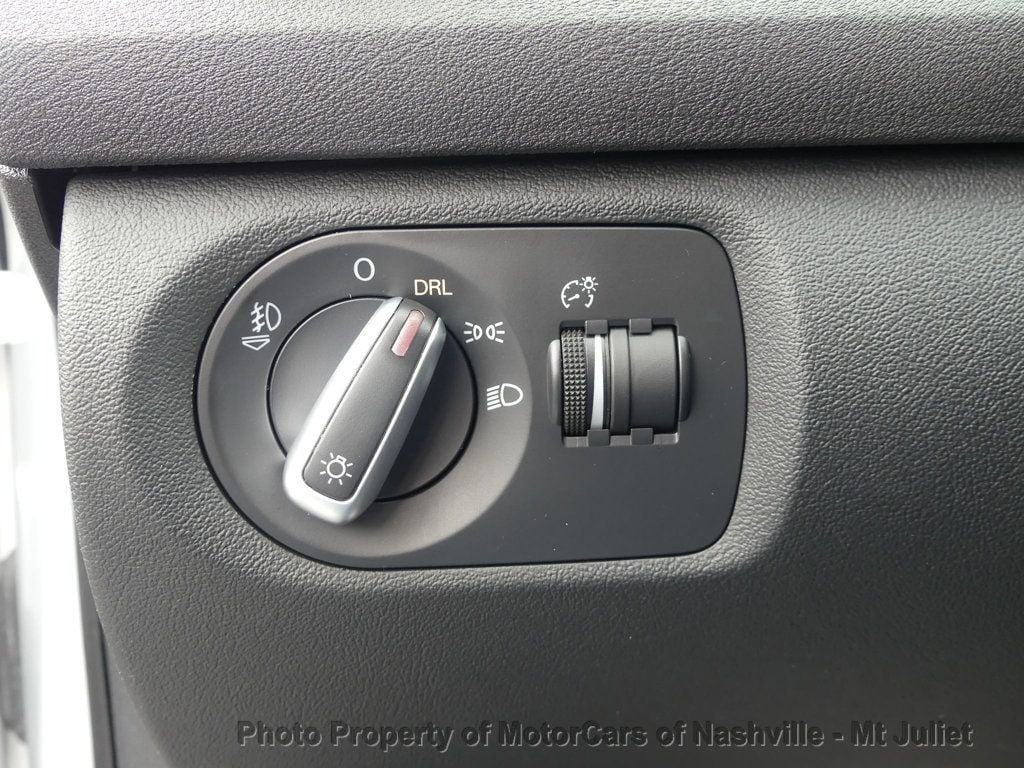 Vehicle image 38 of 44