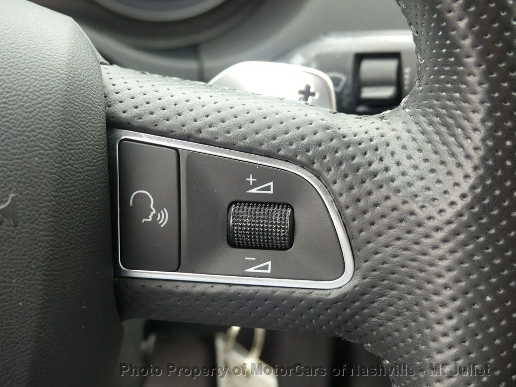 Vehicle image 33 of 44