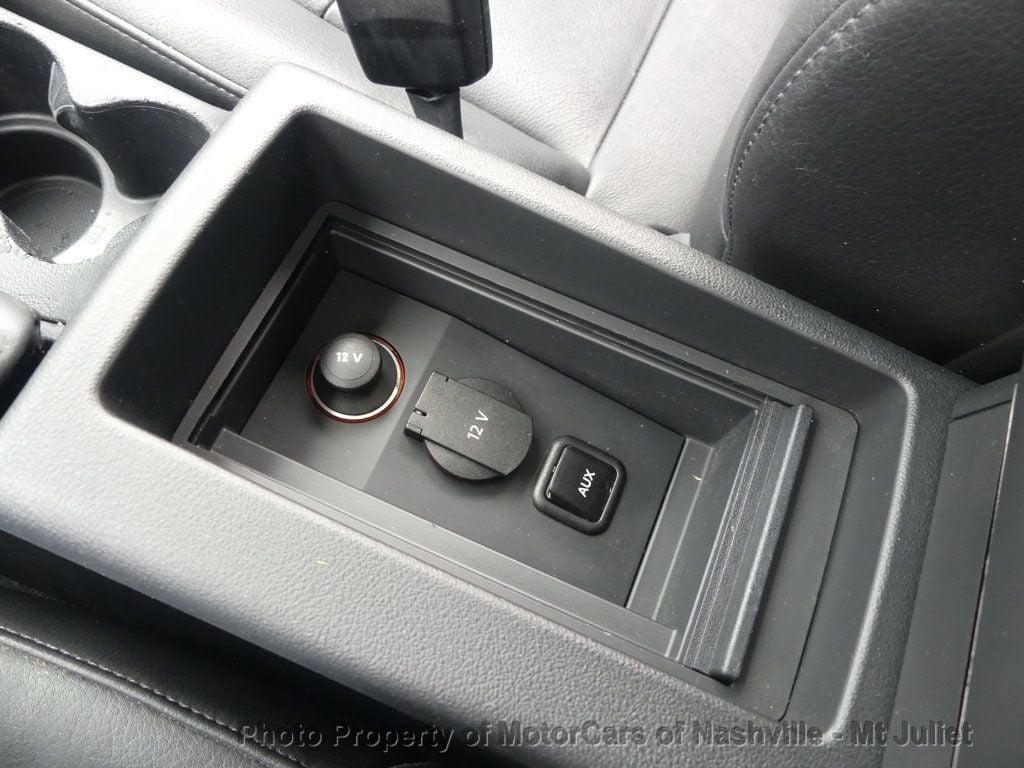 Vehicle image 37 of 44