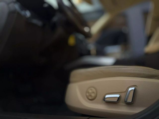 Vehicle image 20 of 35