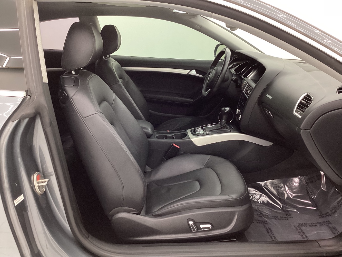 Vehicle image 14 of 46
