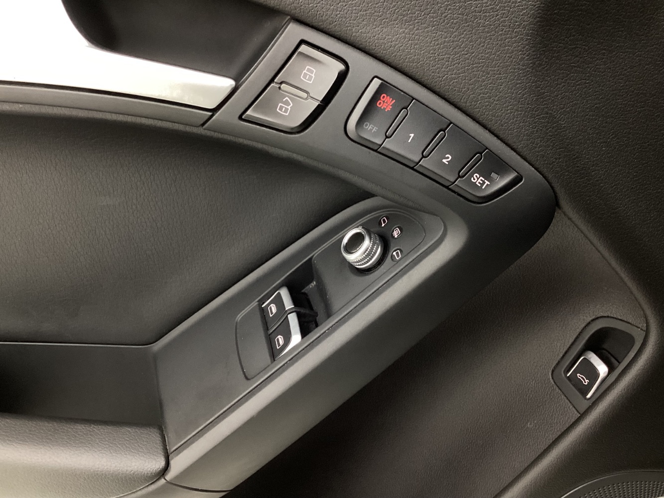 Vehicle image 33 of 46