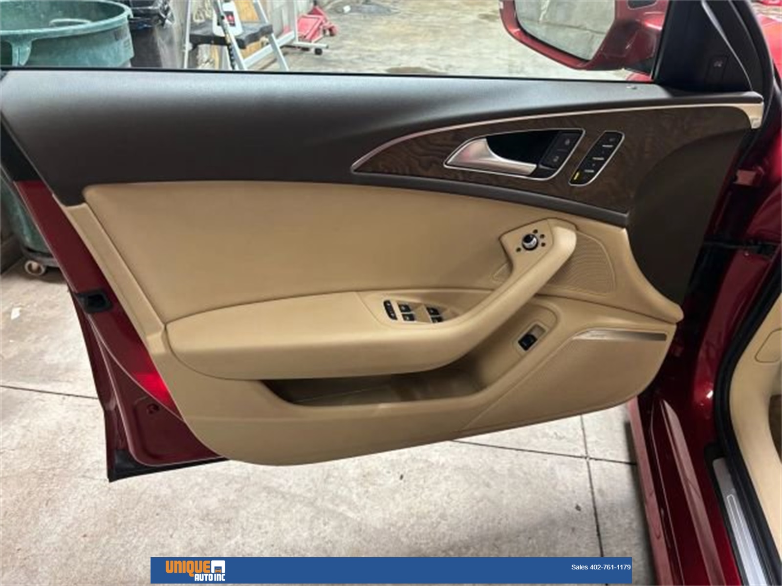 Vehicle image 32 of 76