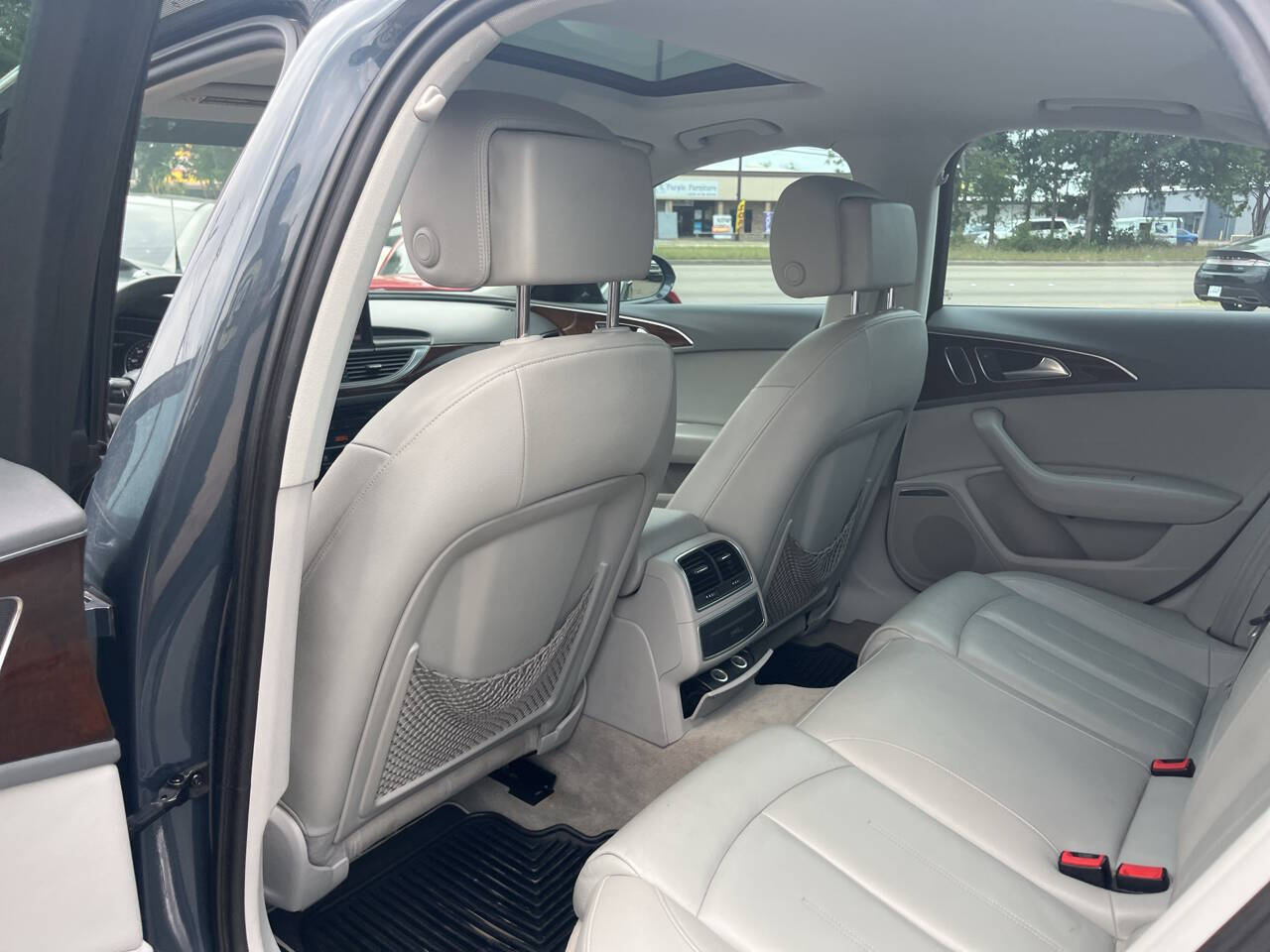 Vehicle image 13 of 20