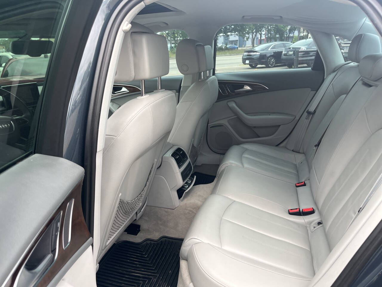 Vehicle image 14 of 20