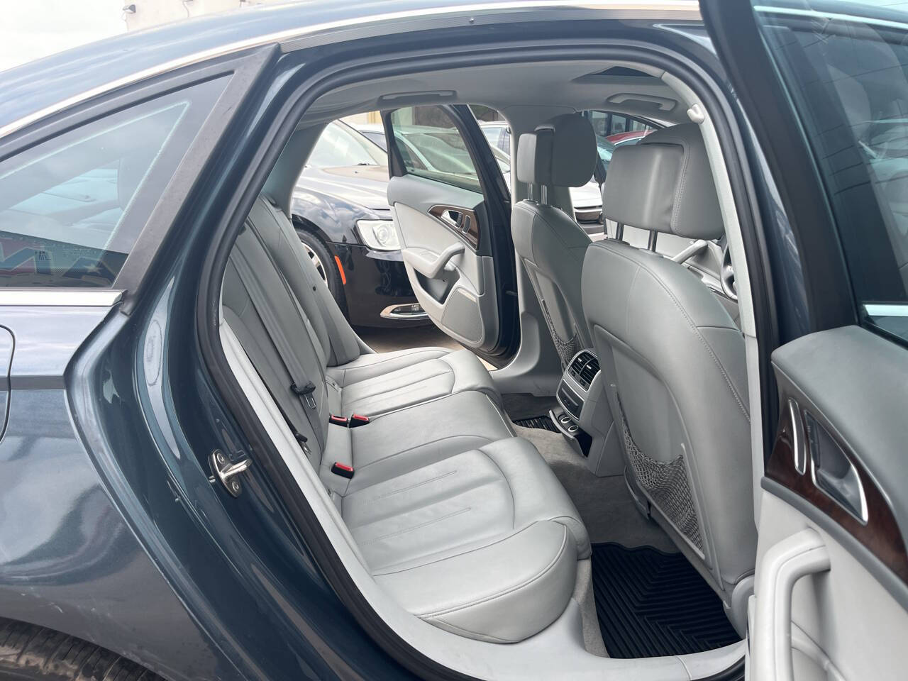 Vehicle image 17 of 20