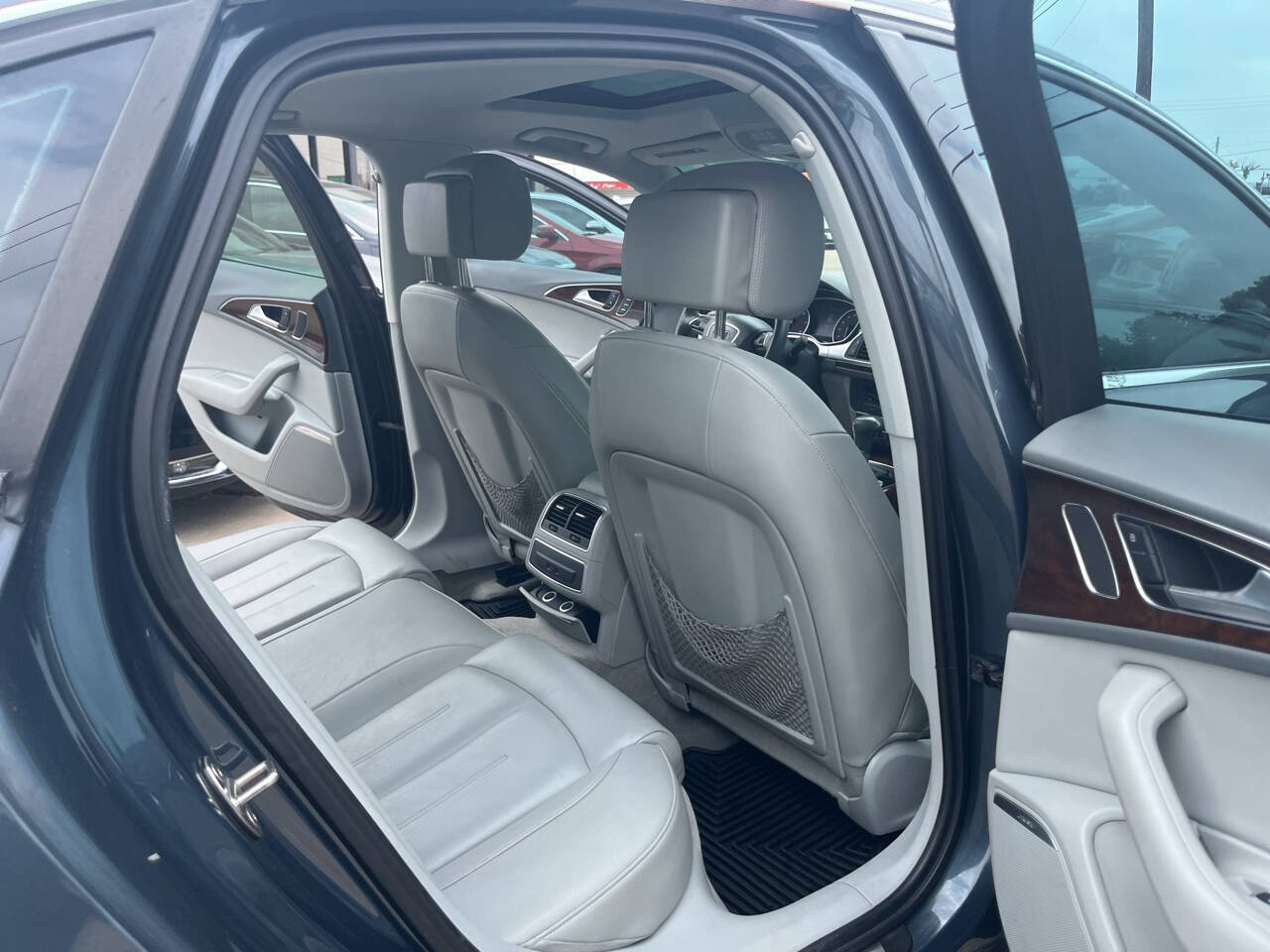 Vehicle image 16 of 20