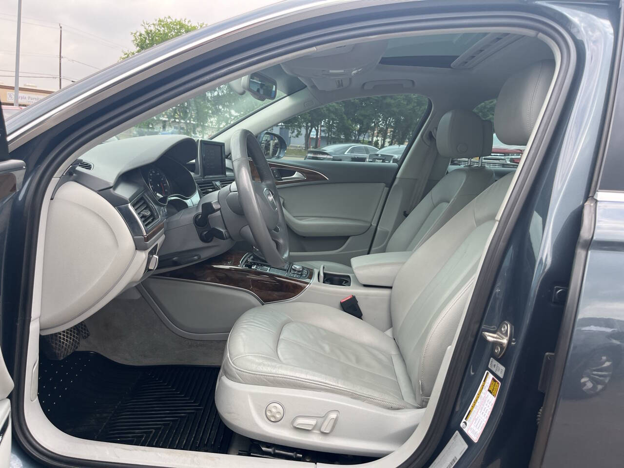 Vehicle image 6 of 20