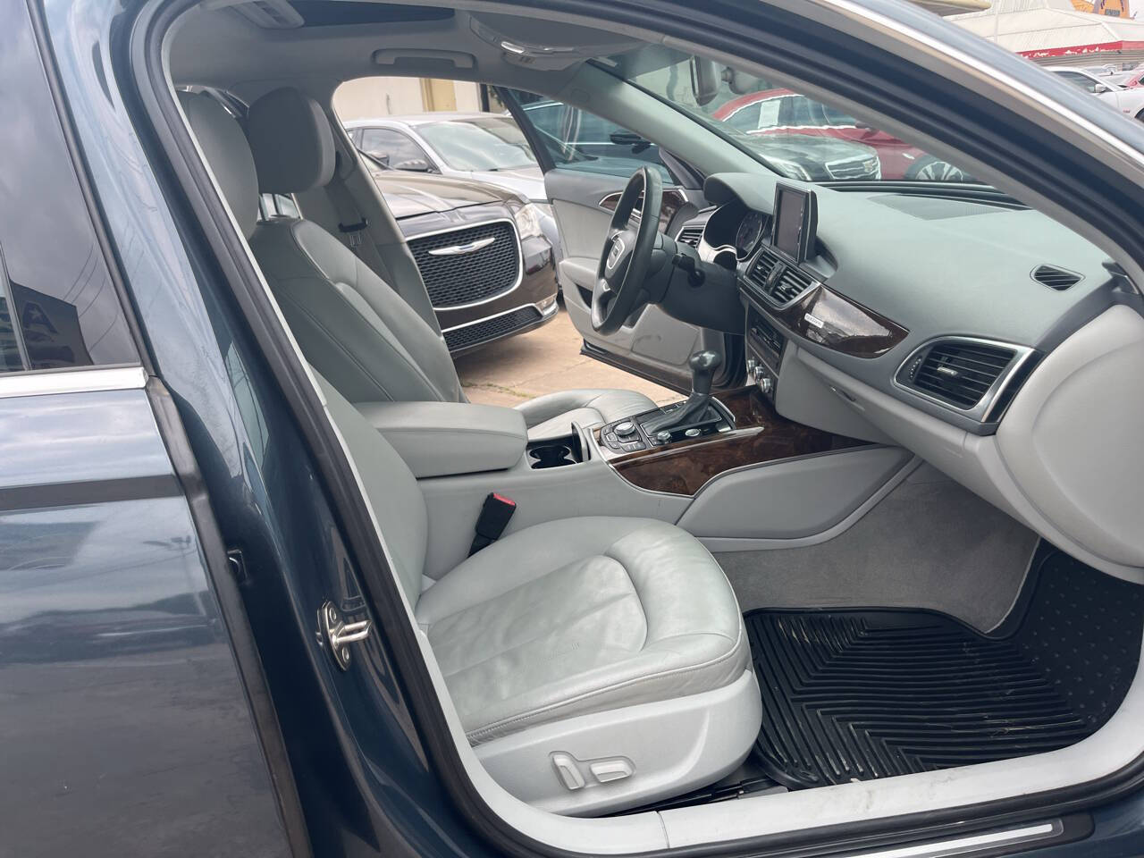 Vehicle image 18 of 20