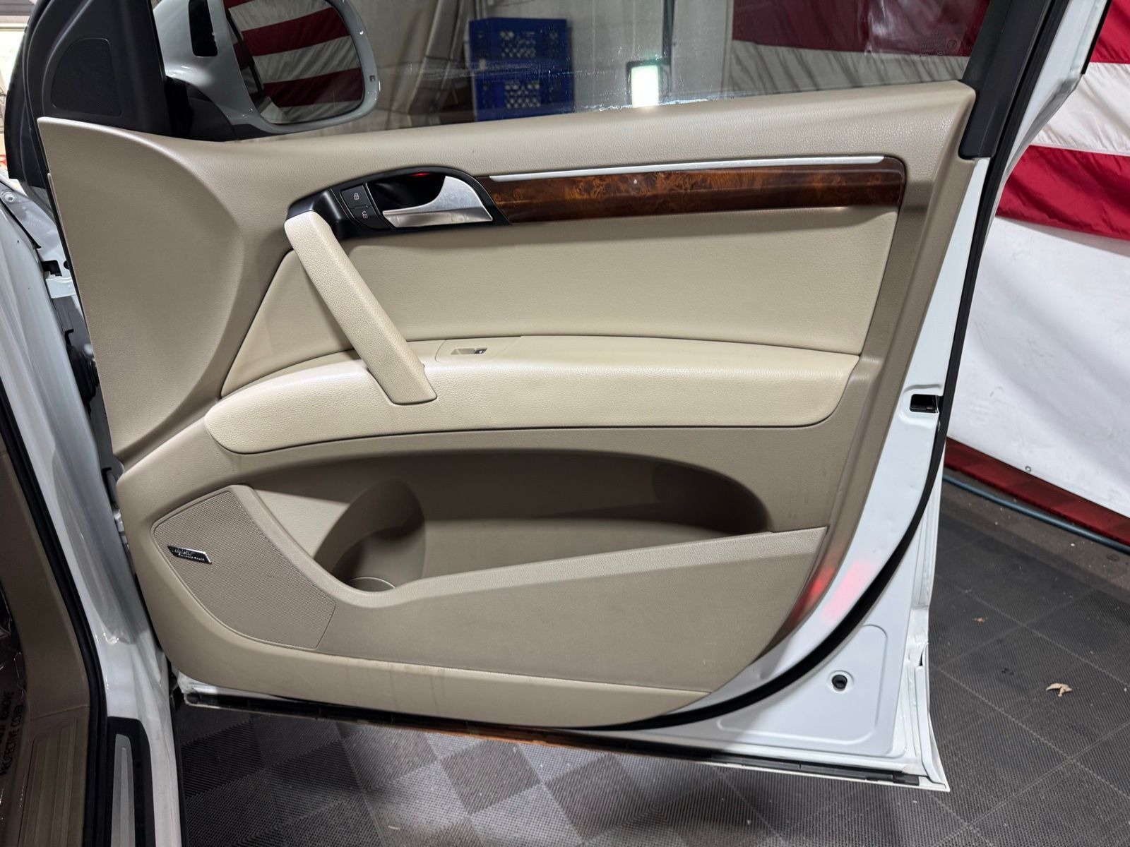 Vehicle image 22 of 30