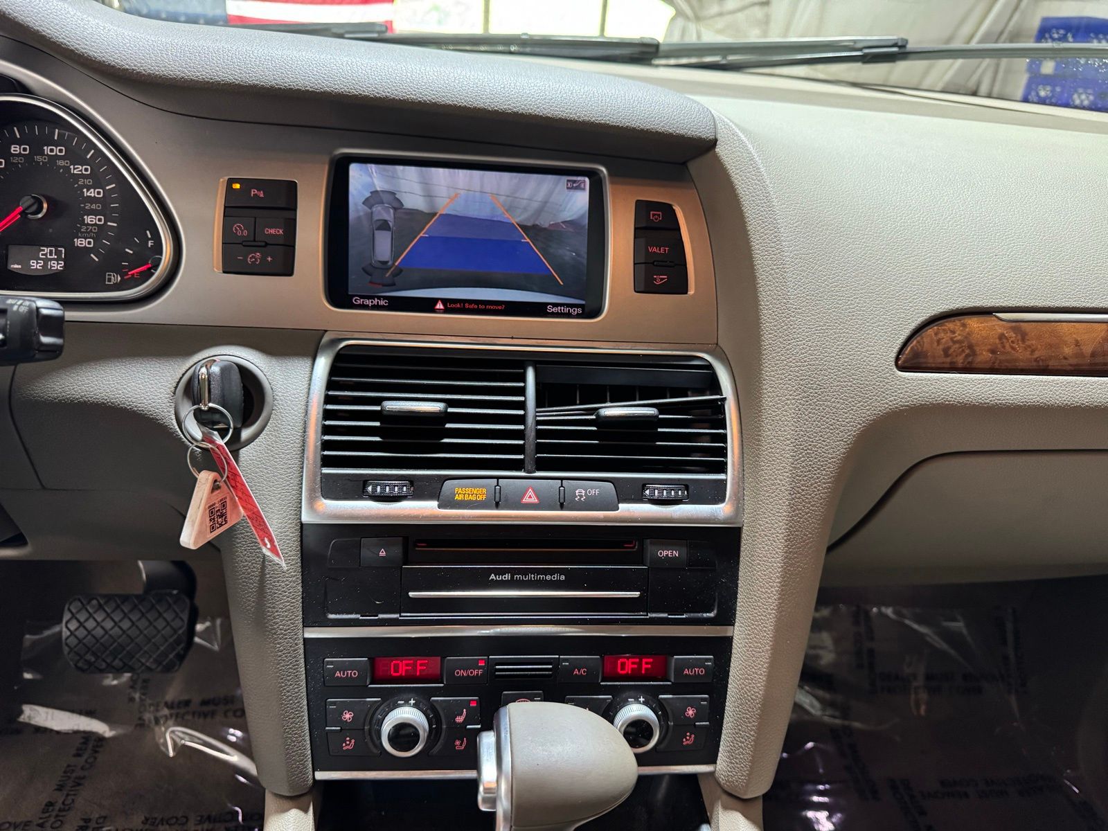 Vehicle image 19 of 30
