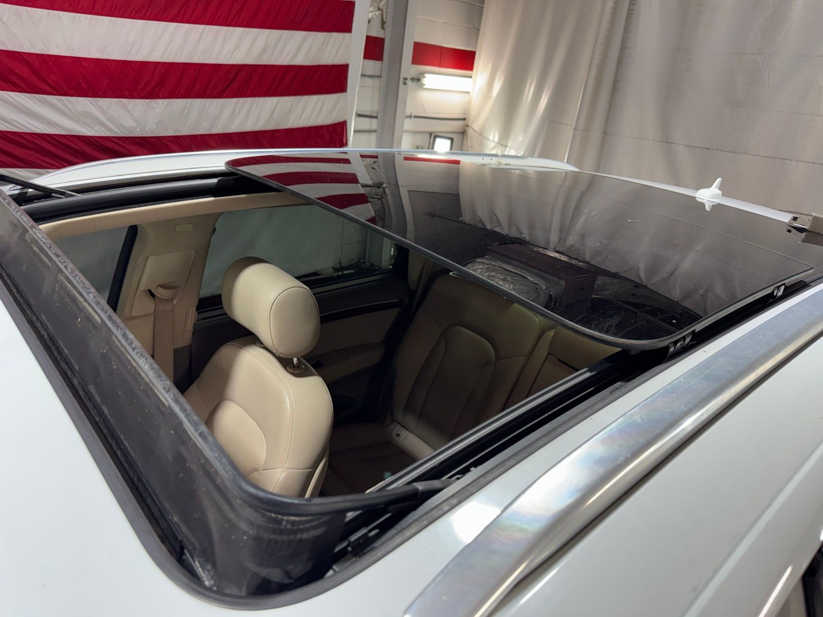 Vehicle image 27 of 30