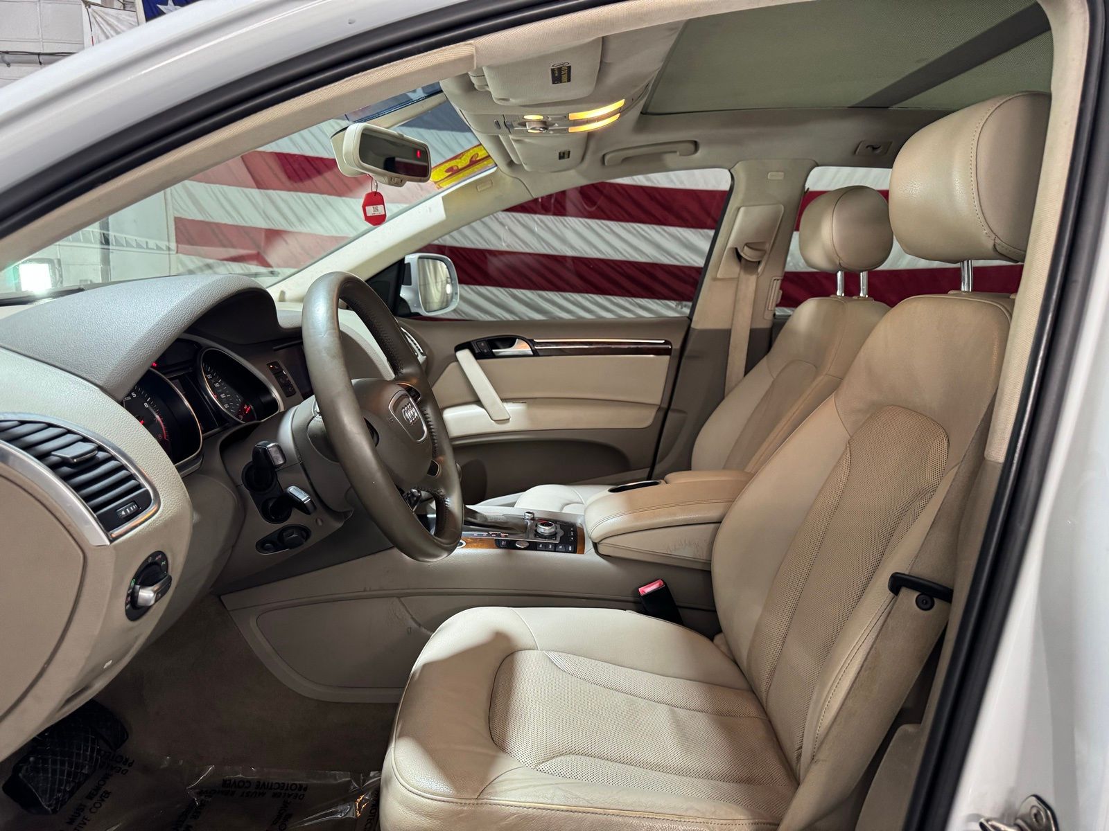 Vehicle image 28 of 30