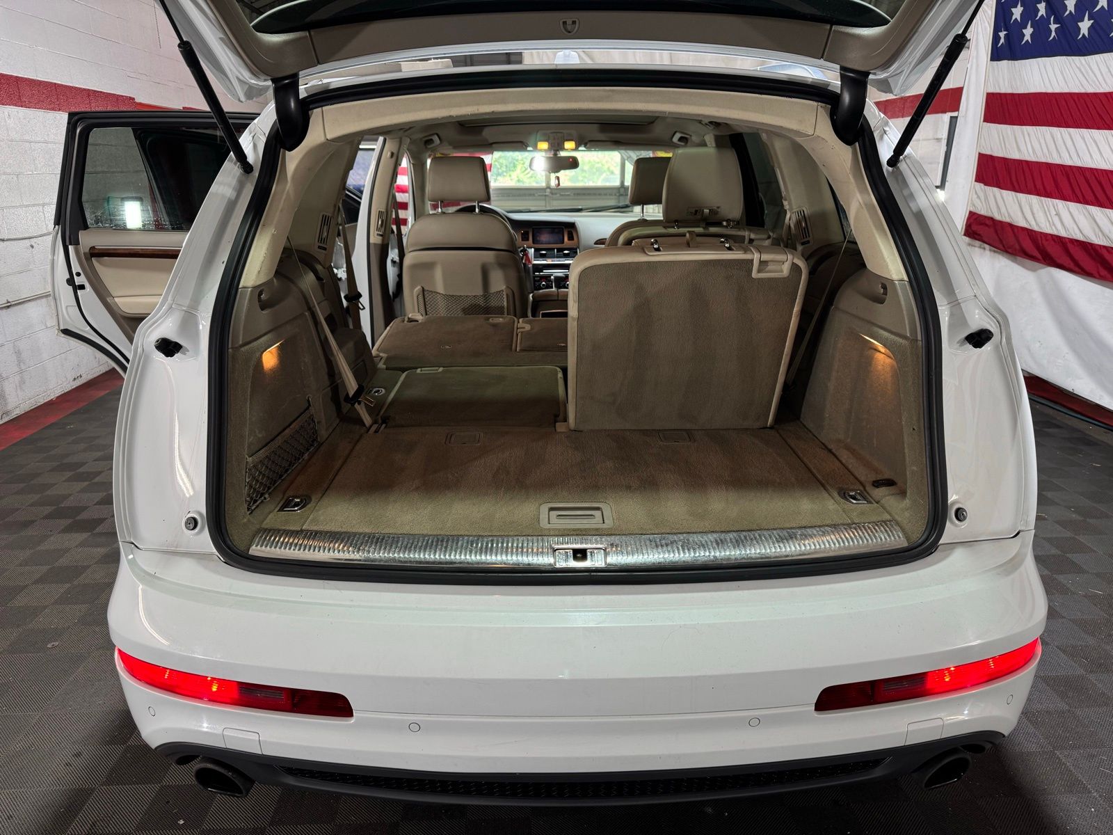 Vehicle image 10 of 30