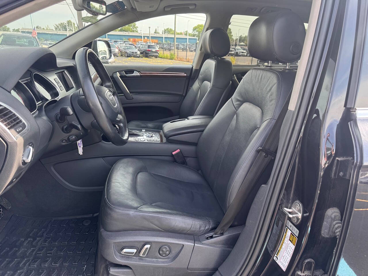 Vehicle image 12 of 34