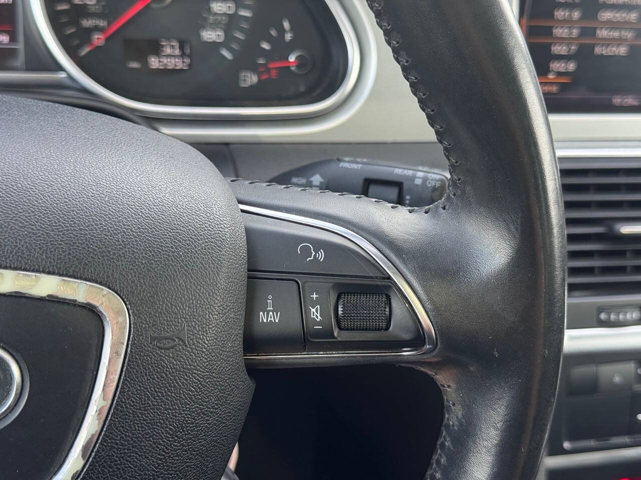 Vehicle image 26 of 34