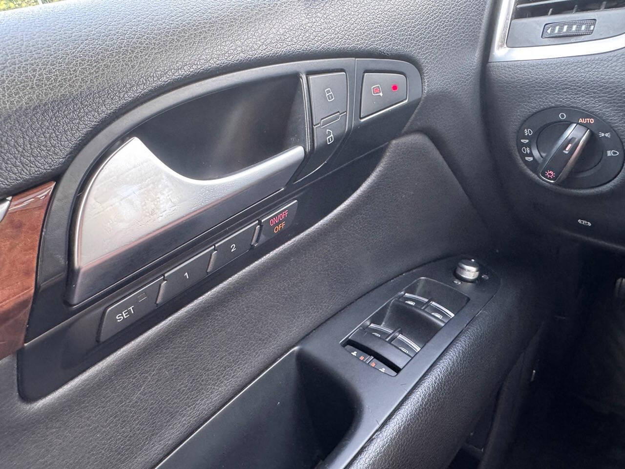 Vehicle image 24 of 34