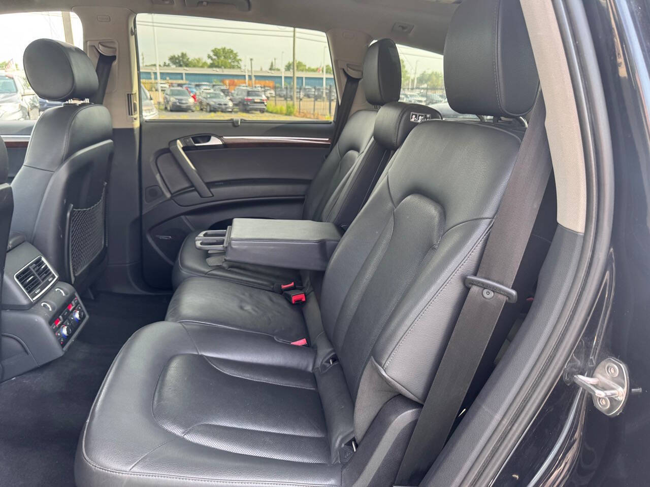 Vehicle image 11 of 34