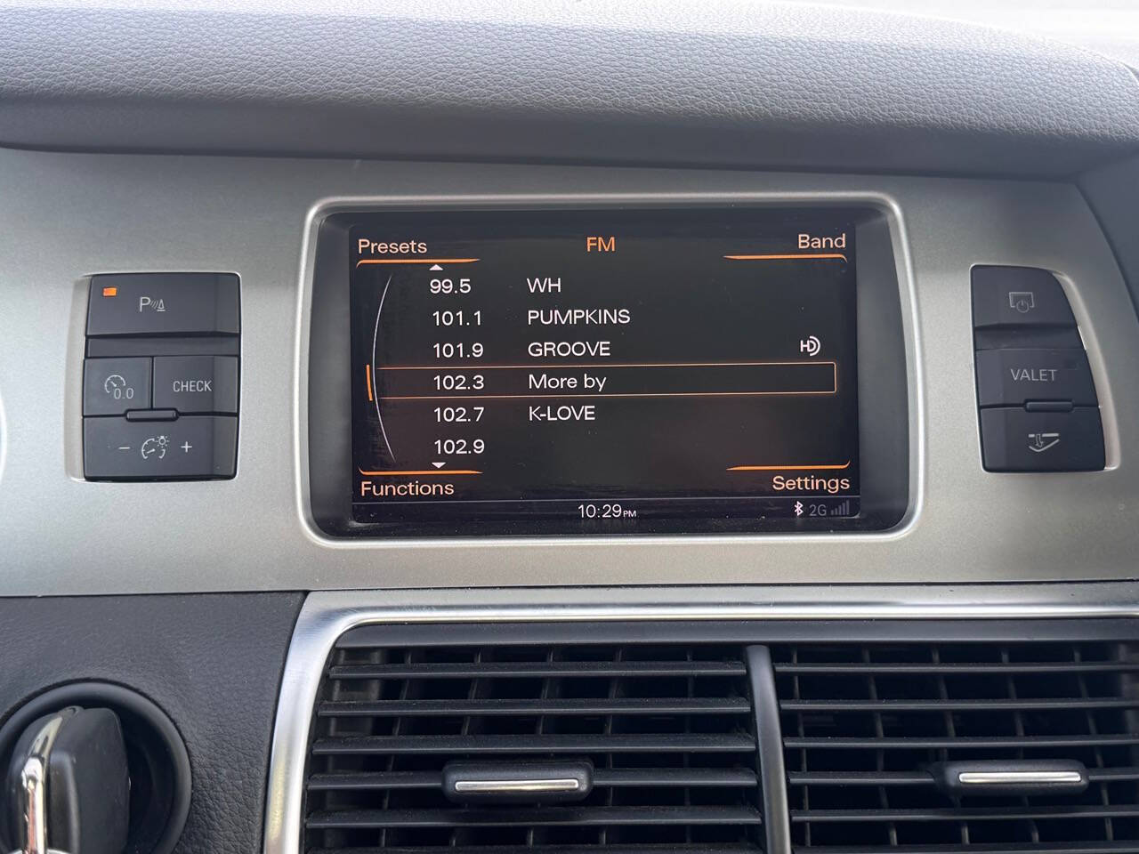 Vehicle image 17 of 34