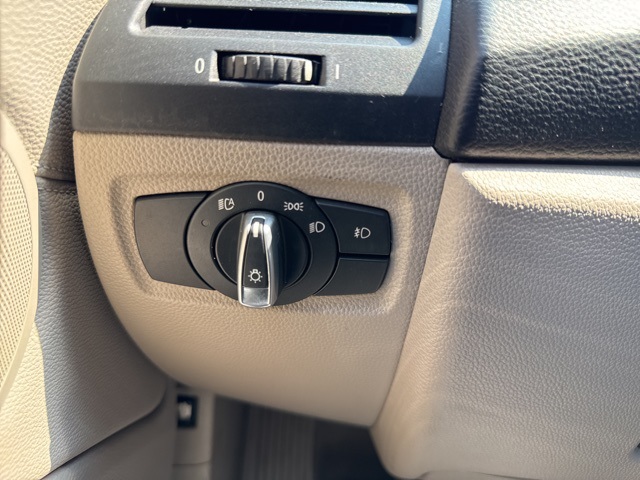 Vehicle image 21 of 23