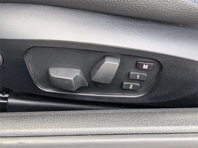 Vehicle image 23 of 27