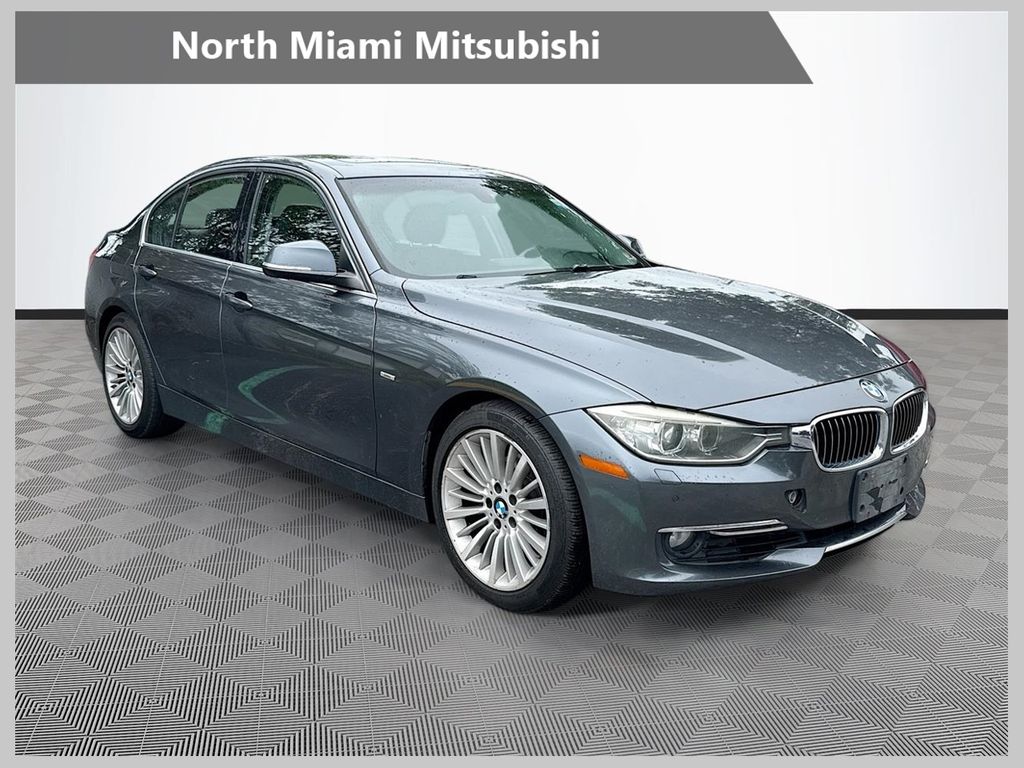 2013 BMW 3 Series 328i Image 3 of 35