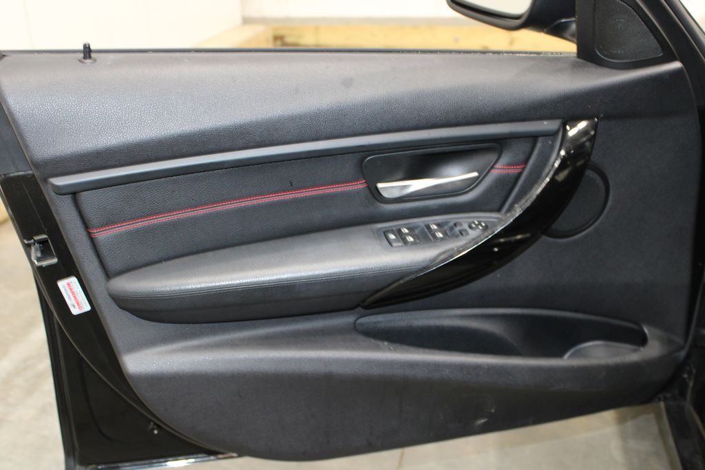 Vehicle image 25 of 39
