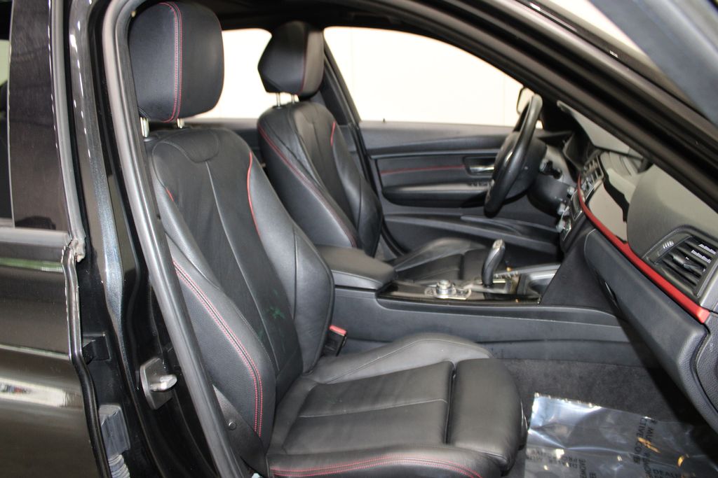 Vehicle image 11 of 39