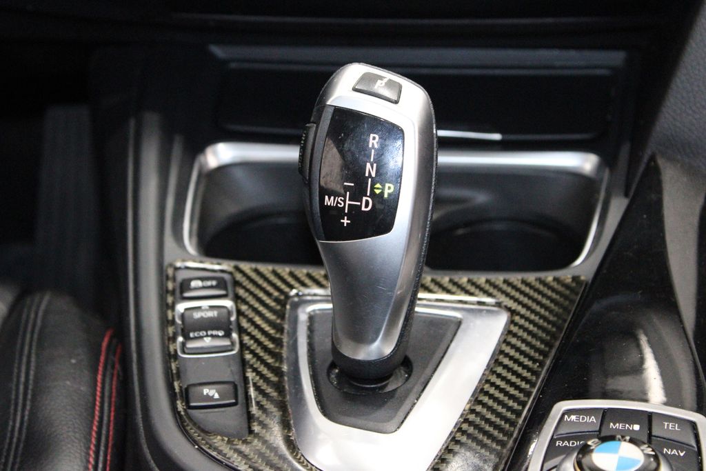 Vehicle image 33 of 39