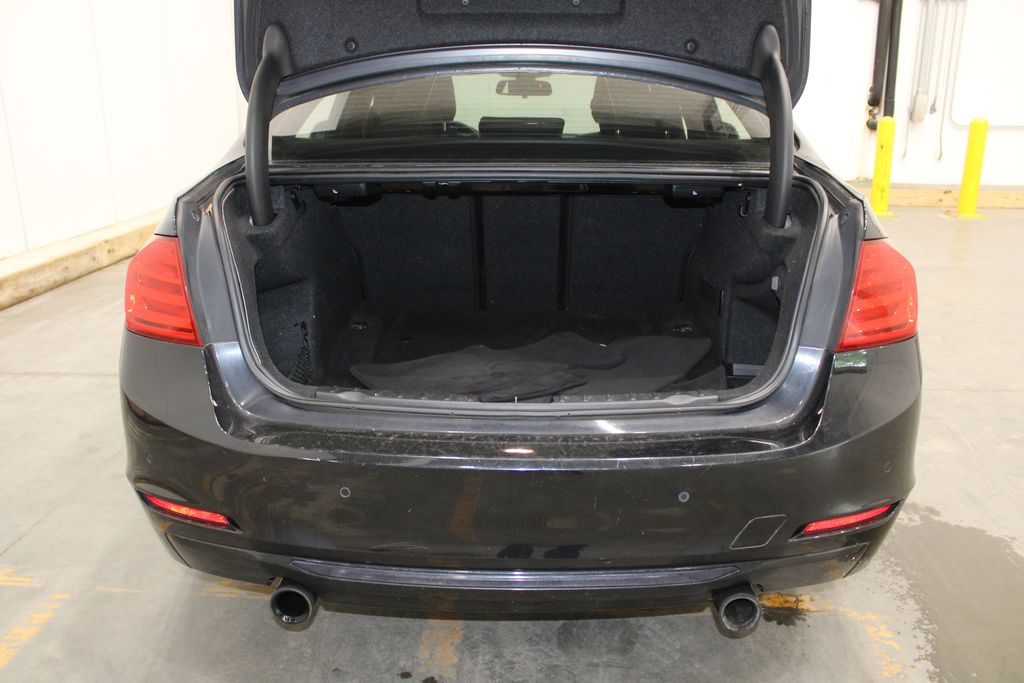 Vehicle image 10 of 39