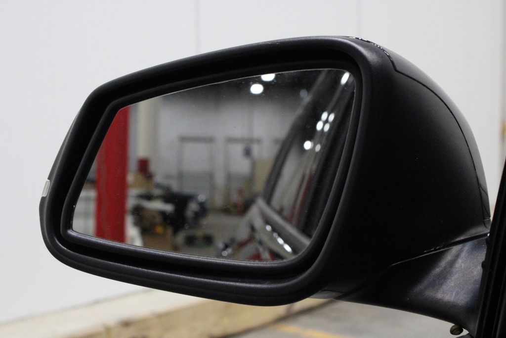Vehicle image 31 of 39