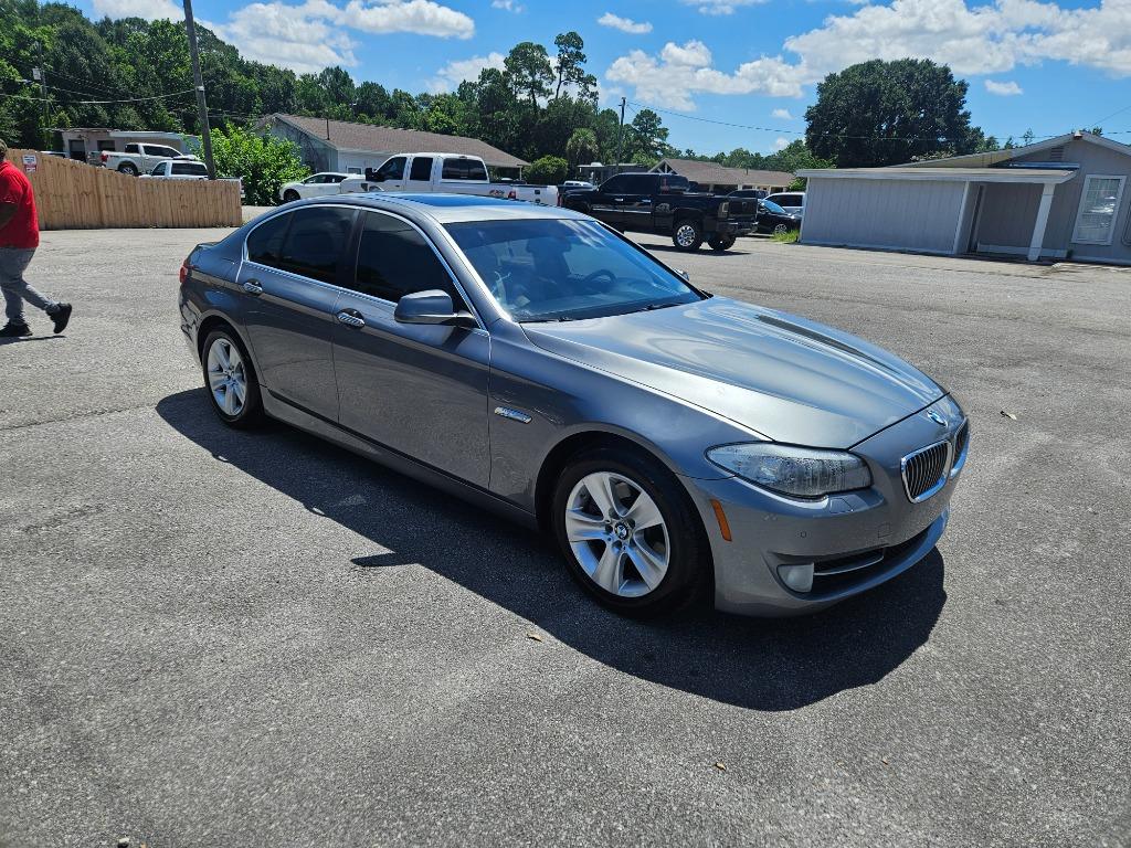 2013 BMW 5 Series 528i Image 3 of 19