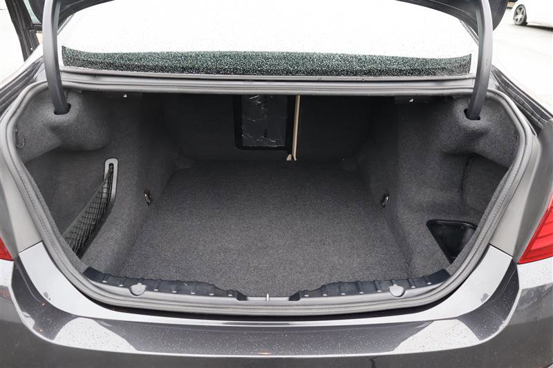 Vehicle image 31 of 36