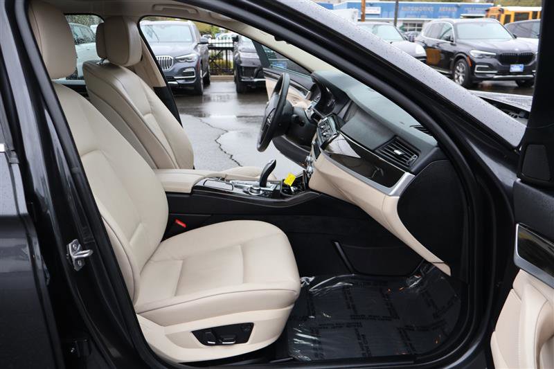 Vehicle image 14 of 36