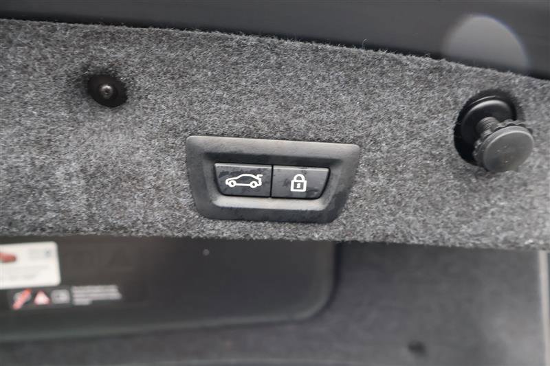 Vehicle image 32 of 36