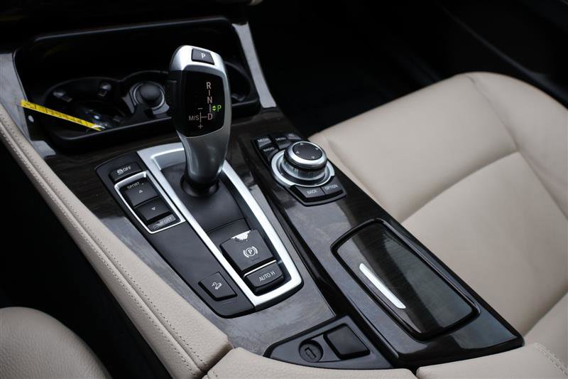 Vehicle image 27 of 36
