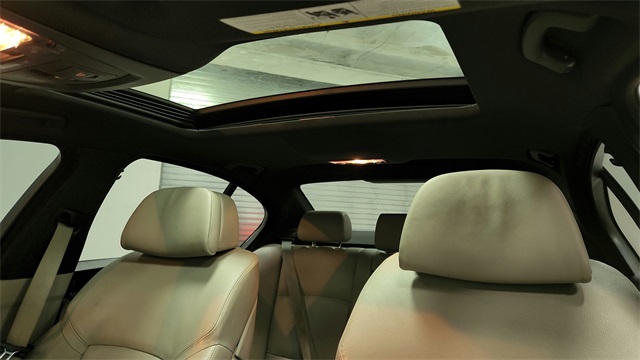 Vehicle image 16 of 24