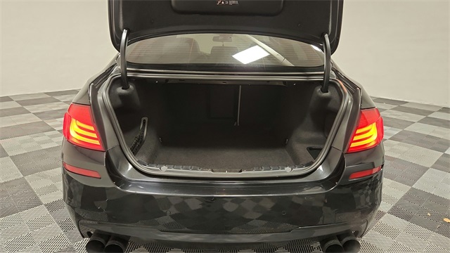 Vehicle image 21 of 24