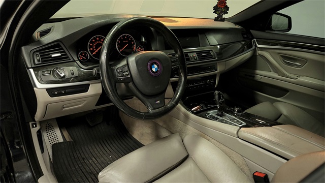 Vehicle image 10 of 24